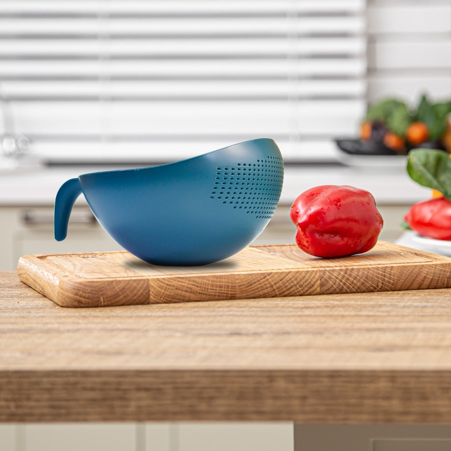 Thick plastic strainer bowls for rice and vegetables Thick plastic strainer bowls for rice and vegetables